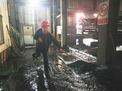 国家能源集团销售集团天津分公司 天津分公司及时清理雨后落煤